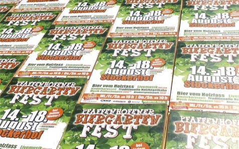 Arbeitsbeispiel für Corporate Design: Plakate für das Biergartenfest Pfaffenhofen zeigen das Logo und das Erscheinungsbild.